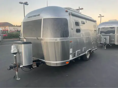 2018 Airstream Tommy Bahama 19cb — photo 2