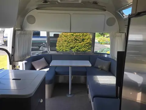 2024 Airstream Globetrotter 25FB — photo 5