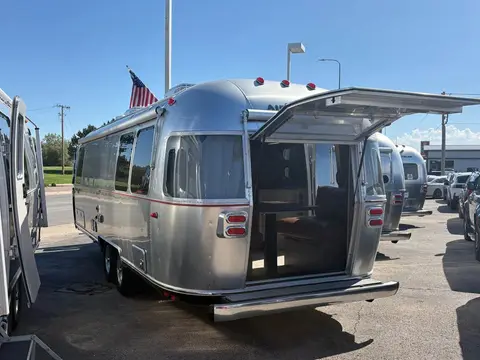 2027 Airstream Stetson + 6666 Special Edition 27 ft — photo 5