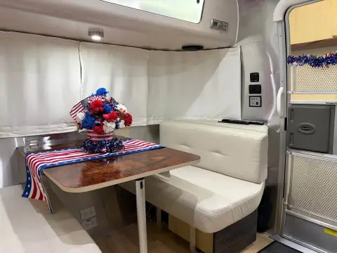2015 Airstream International CCD — photo 2