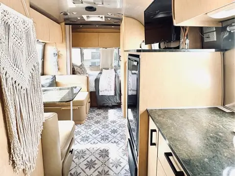2017 Airstream Flying Cloud — photo 5