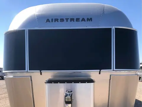 2024 Airstream Globetrotter 30RB Twin — photo 3