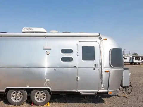 2017 Airstream Flying Cloud 23D — photo 5