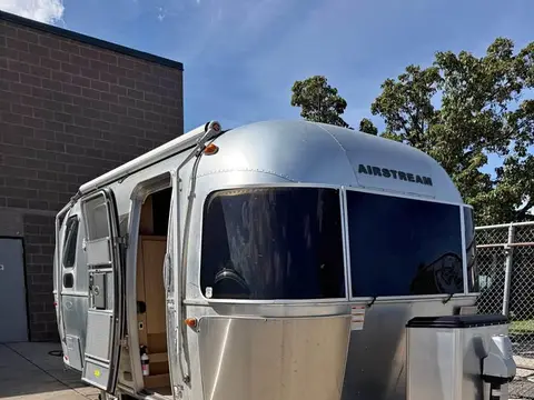 2018 Airstream Flying Cloud 19CB — photo 2