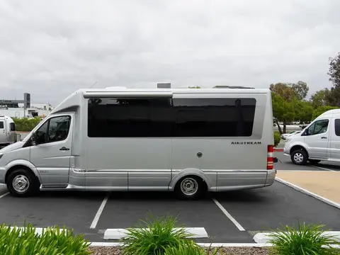 2018 Airstream Atlas — photo 3