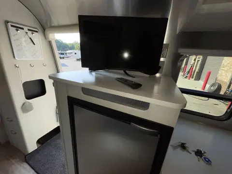 2024 Airstream Bambi 20FB — photo 3