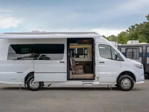 2020 Airstream Interstate Lounge — photo 4