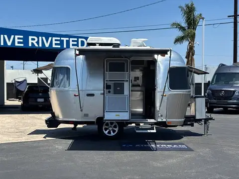 2021 Airstream Caravel — photo 2