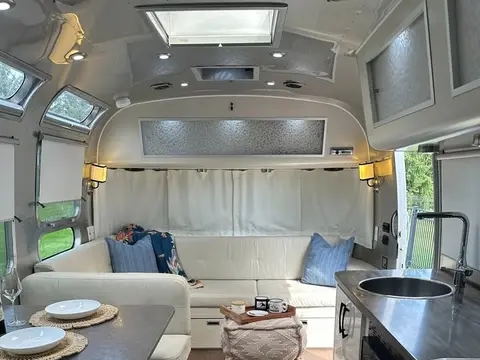 2017 Airstream International Serenity 30RBQ — photo 4