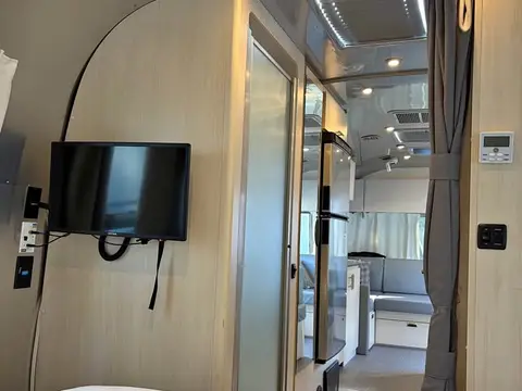 2024 Airstream Flying Cloud — photo 1