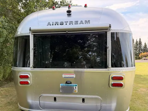 2023 Airstream International 30RB “Coastal Cove” 30 ft — photo 2