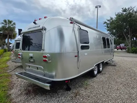 2022 Airstream Flying Cloud 28RB — photo 4