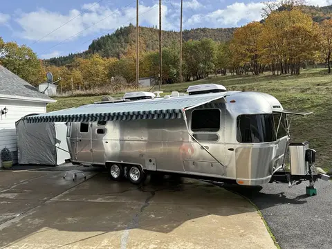 2021 Airstream International Serenity 27FB Twin — photo 1