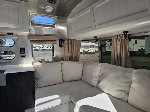 2025 Airstream Pottery Barn 28RB Twin — photo 4