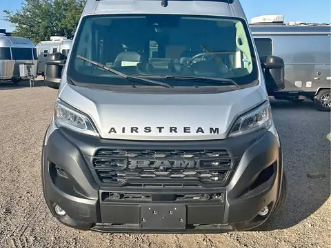 2026 Airstream Rangeline — photo 2