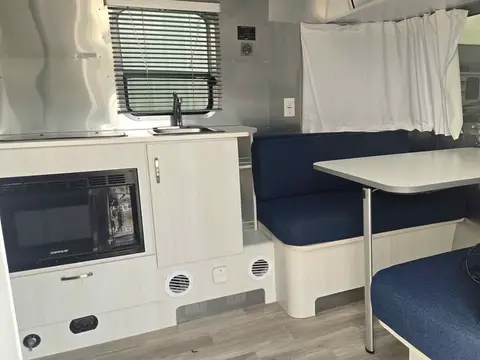 2022 Airstream Bambi 19CB — photo 5