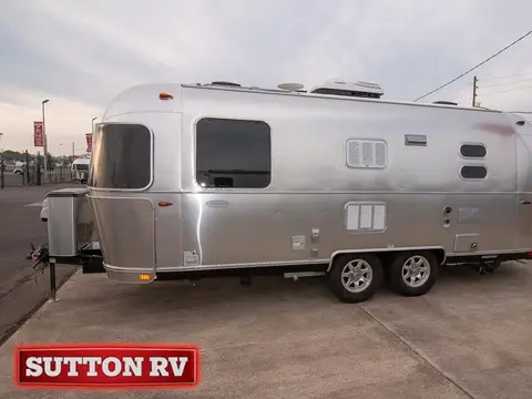 2017 Airstream Flying Cloud 23FB — photo 2