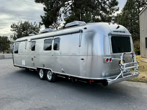 2018 Airstream Classic — photo 2