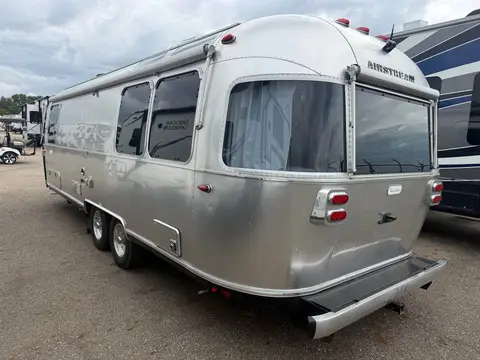 2022 Airstream Flying Cloud 27FB Twin — photo 5