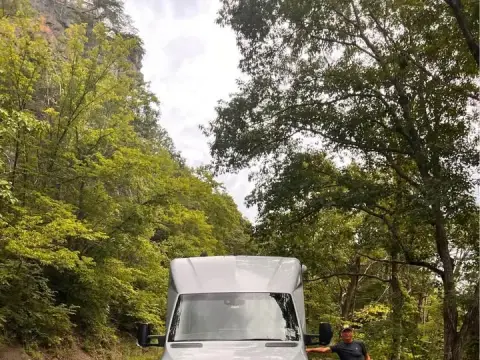 2020 Airstream Atlas — photo 2