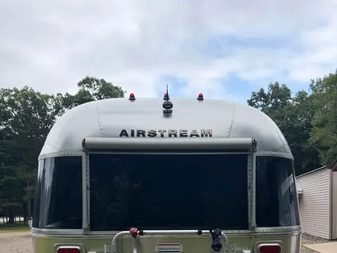 2021 Airstream International 27FB — photo 4