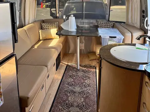 2015 Airstream Flying Cloud 25 ft — photo 1