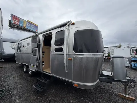2016 Airstream Flying Cloud 26U — photo 3