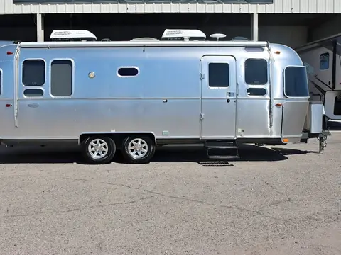 2016 Airstream Flying Cloud 26U — photo 1