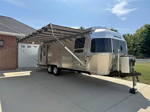 2021 Airstream Globetrotter 27 ft twin 27 ft — photo 1