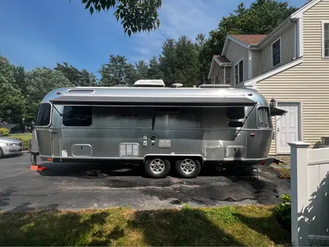 2016 Airstream Flying Cloud RB 25 ft 11 in — photo 3