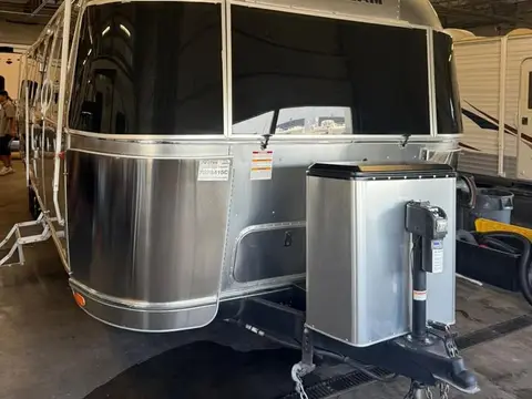 2023 Airstream Flying Cloud 30FB Bunk — photo 1