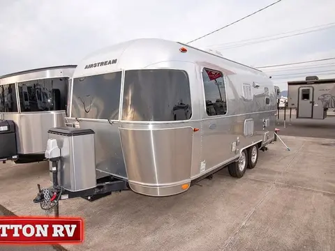 2017 Airstream Flying Cloud 23FB — photo 1