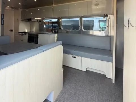2021 Airstream Flying Cloud 30FB Bunk — photo 2