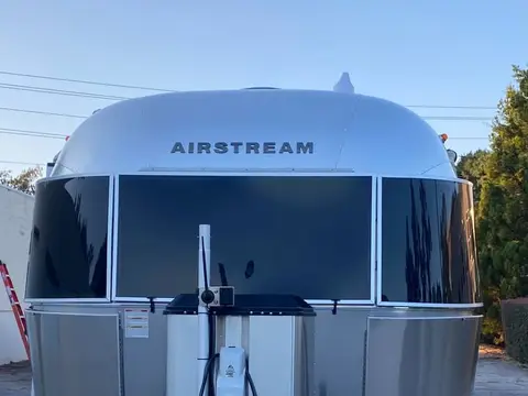 2018 Airstream Classic 30RBQ — photo 2