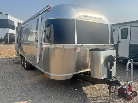 2020 Airstream Globetrotter 25FB Queen — photo 1