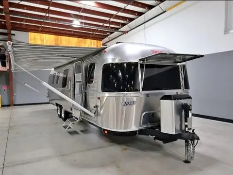 2023 Airstream Classic 33FB Twin — photo 1