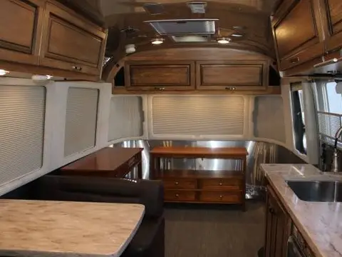 2017 Airstream Classic 30RB — photo 3