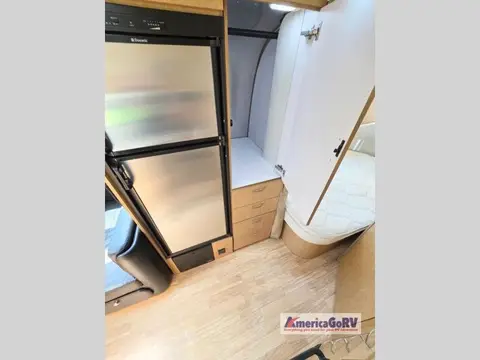 2017 Airstream Flying Cloud 30 Bunk FB — photo 5
