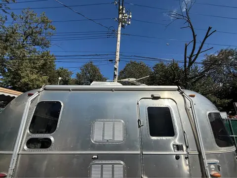 2015 Airstream International Serenity — photo 3