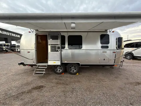 2025 Airstream Tradewind 23FBT (twin) — photo 2