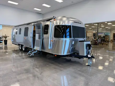 2026 Airstream Classic 33FBQ — photo 4