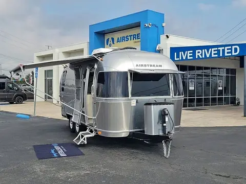 2021 Airstream Flying Cloud — photo 1