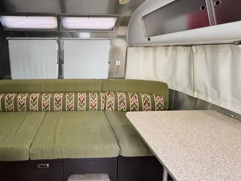 2011 Airstream International CCD — photo 4