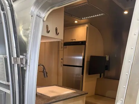 2023 Airstream Flying Cloud 25RB — photo 4
