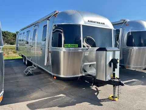 2021 Airstream Classic 33FB — photo 1