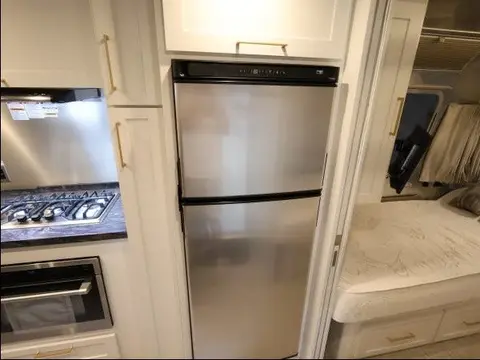 2023 Airstream Classic 33FB Twin — photo 5