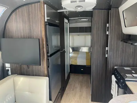2013 Airstream International — photo 4