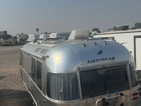 2020 Airstream Globetrotter 25FB Queen — photo 5