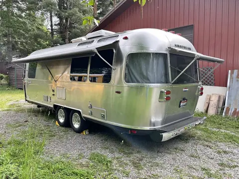 2016 Airstream International Signature 25FB; — photo 1