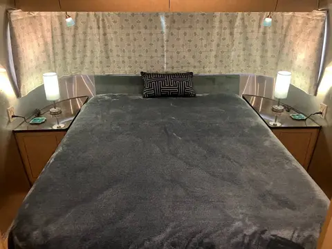 2015 Airstream Flying Cloud 27FB — photo 3